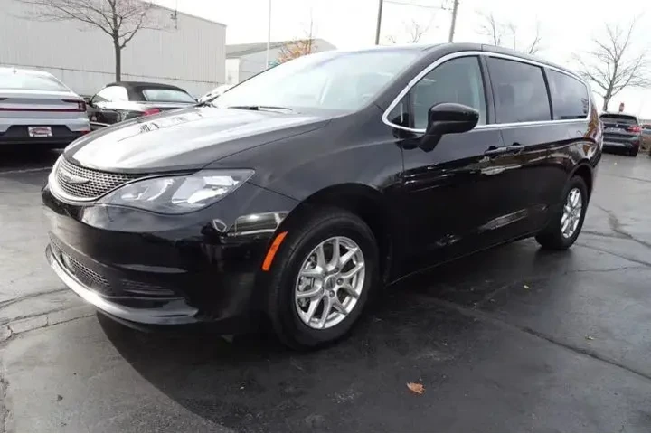 $24999 : 2024 CHRYSLER VOYAGER image 3