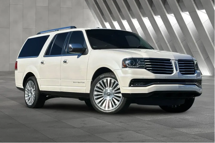 $18900 : Lincoln Navigator L 2017 4x4 image 2