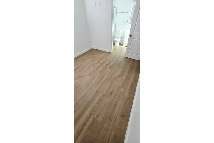 $1100 : Habitación con baño privado image 2
