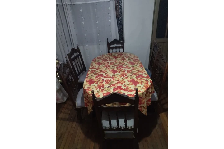 $800000 : Comedor en madera tallado. image 1