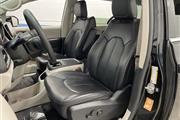 $23238 : Pre-Owned 2022 Pacifica Touri thumbnail