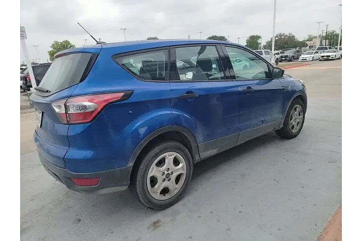 $6998 : Ford Escape 2017 S 4dr SUV image 3