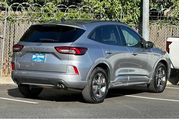 $16288 : Ford Escape 2024 ST-Line 4dr image 3