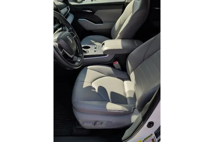 $40000 : Toyota Highlander 2024 LE 4d image 6