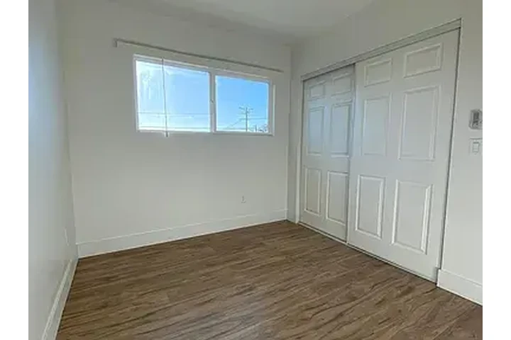 $1100 : Calabasas Unidad imprescindibl image 7