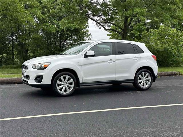 2014 Outlander Sport ES image 4