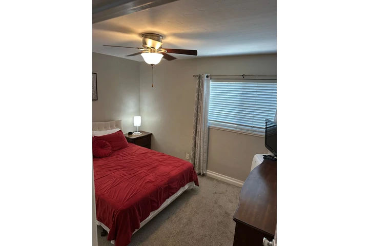 $1100 : Se renta cuarto image 2