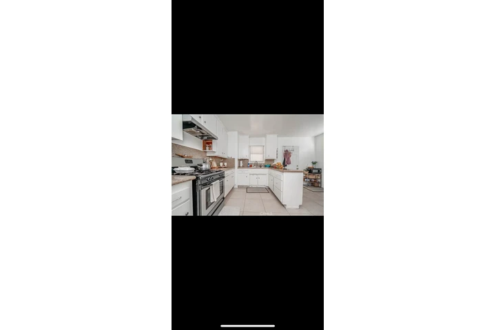 $3300 : CASA DE 3 RECÁMARAS Y UN BAÑO image 3