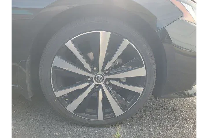 $17481 : Nissan Altima 2020 2.5 SR 4d image 7