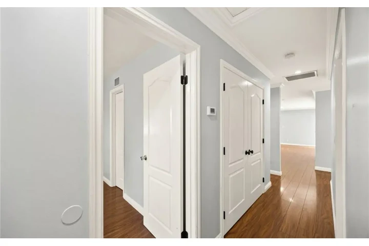 $2000 : 2 Bedroom House in Los Angeles image 7