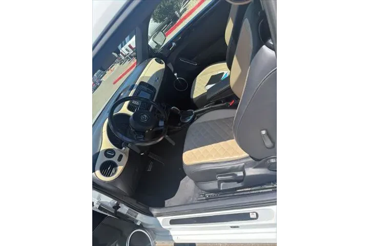 $24997 : Volkswagen Beetle 2019 2.0T image 3