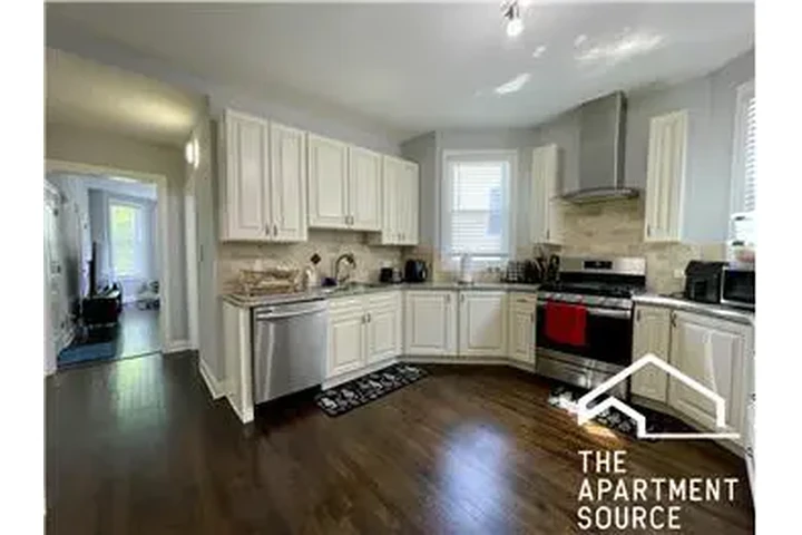 $2595 : Rental property with 2 bedro image 5