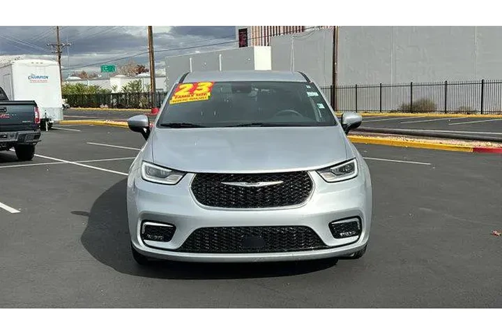 $29984 : Chrysler Pacifica 2023 Touri image 2