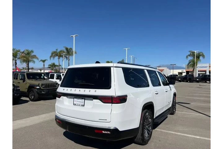 $39941 : Jeep Wagoneer L 2024 4x4 Ser image 8
