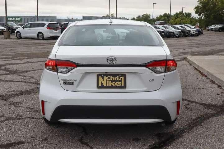 $18488 : 2022 Corolla LE image 5