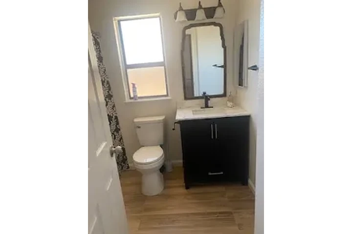 PALMDALE SE RENTA  CASA image 4