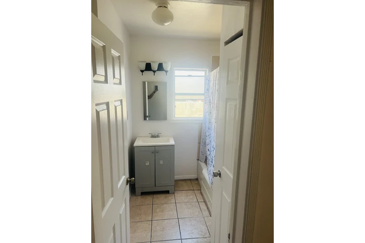 $920 : Cuartos de renta en una casa image 4