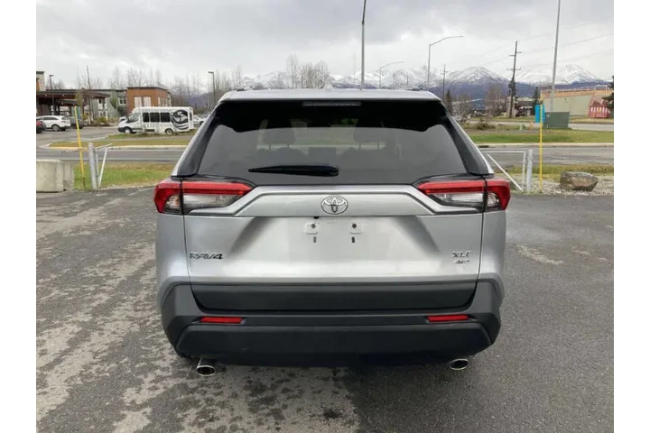 $28999 : 2020 RAV4 XLE image 7