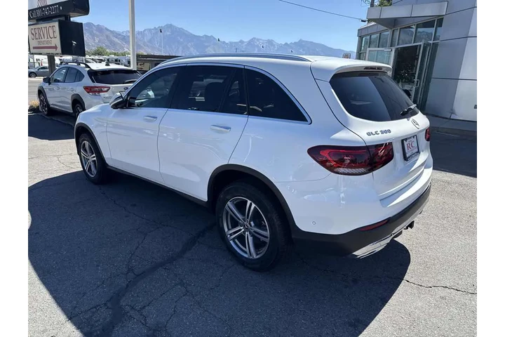 $25910 : 2021 GLC 300 4MATIC SUV image 9