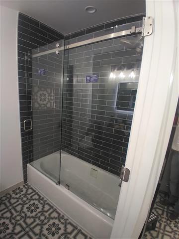 Shower doors & Ventanas image 10