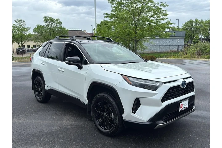 $40187 : Gold Certified 2024 RAV4 Hybr image 10
