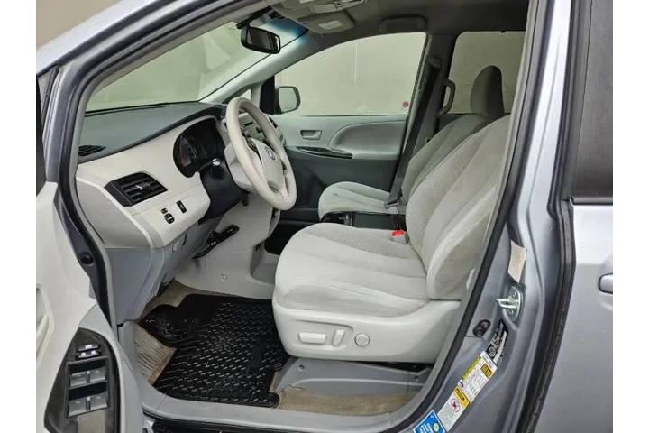 $12999 : 2012 Sienna LE 8-Passenger image 9