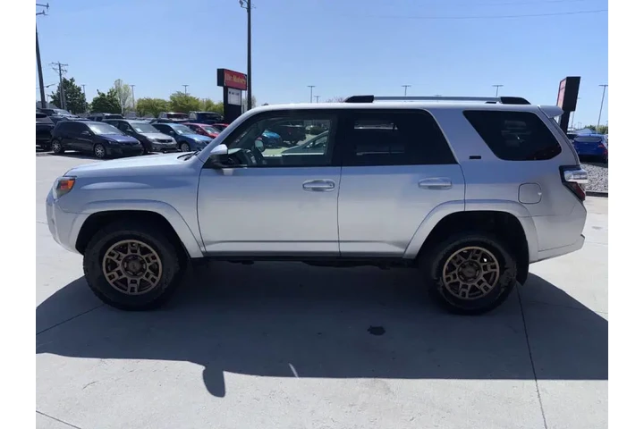 $32997 : 2022 4Runner SR5 image 5