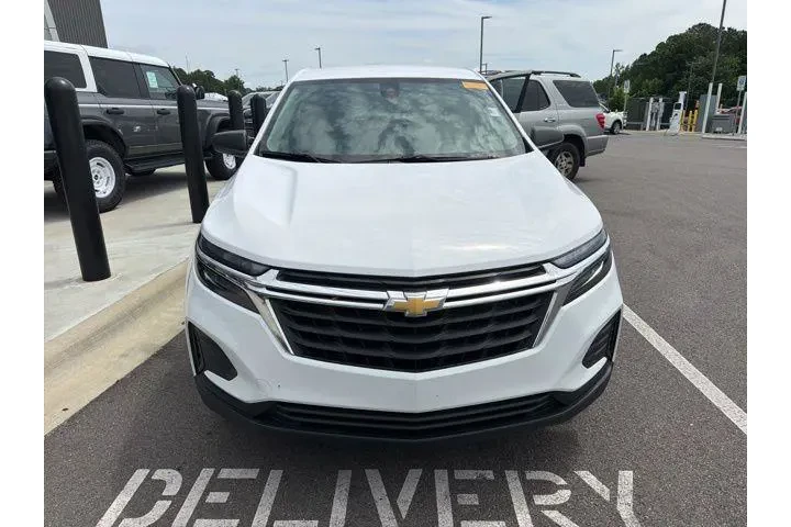 $23324 : Chevrolet Equinox 2024 LS 4d image 2