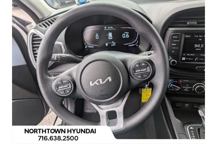 $18200 : Kia Soul 2023 LX 4dr Crossov image 7