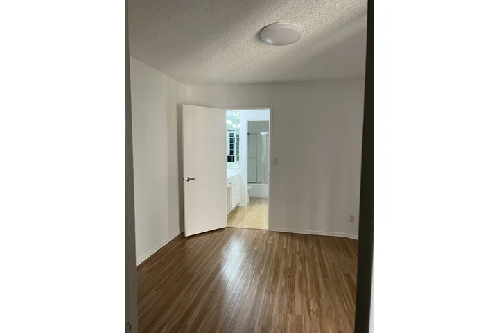 $900 : Rento un cuarto en Korea town image 10