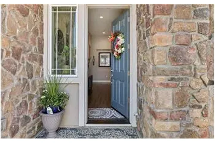 $3600 : Rental property with 4 bedro image 2