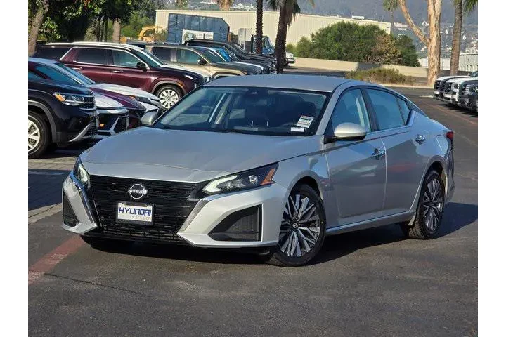 $18636 : Nissan Altima 2023 2.5 SV 4d image 2