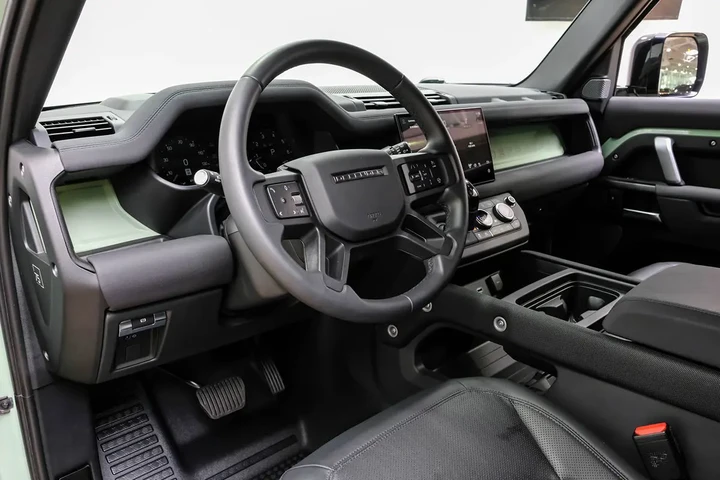 $54890 : 2023 Defender 75th Edition image 4