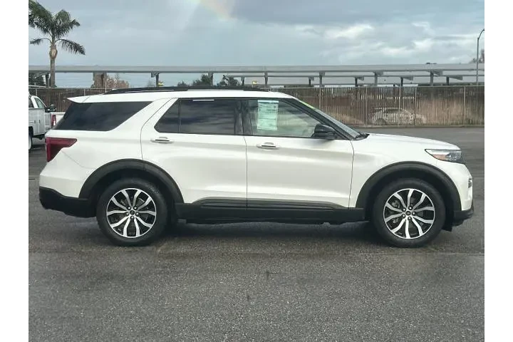 $35990 : Ford Explorer 2021 AWD ST 4d image 2