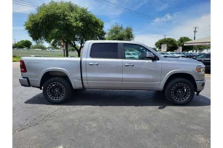 $36500 : Ram 1500 2021 4x4 Laramie 4d image 2