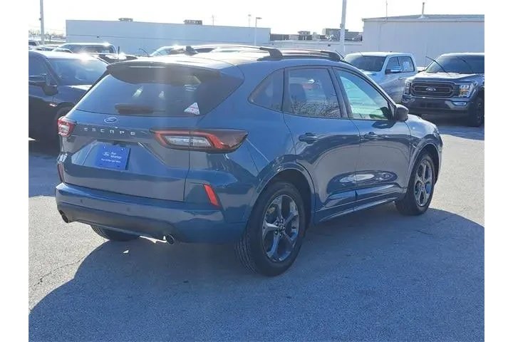 $22020 : Ford Escape 2023 ST-Line 4dr image 5