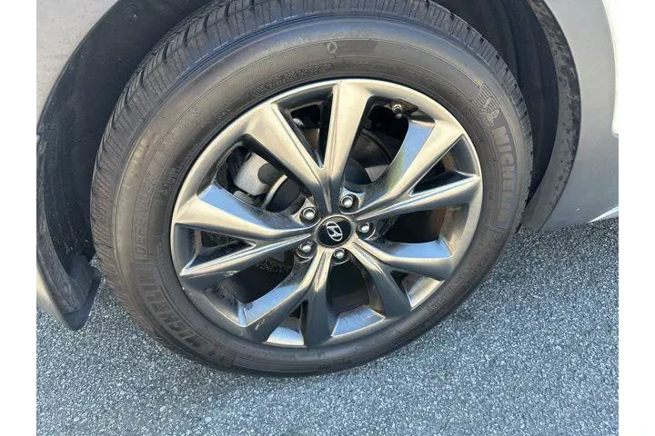 $17142 : Hyundai SANTA FE Sport 2018 image 5