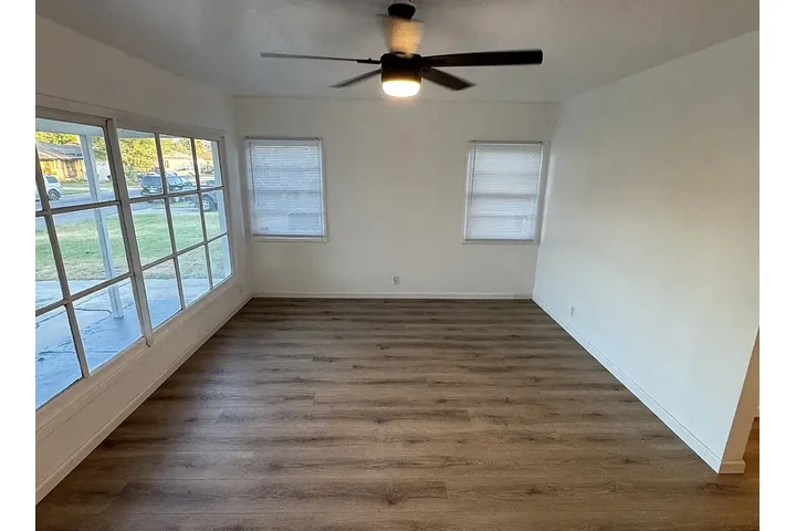 $1850 : This 2 Bedroom 1 Bathroom Dwel image 1
