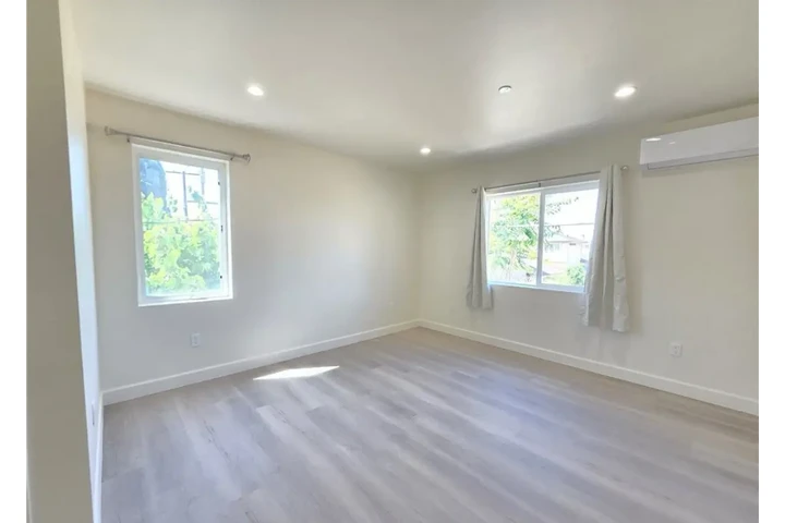$2345 : Nice 3 Bed/2Bath Apt in LA image 4