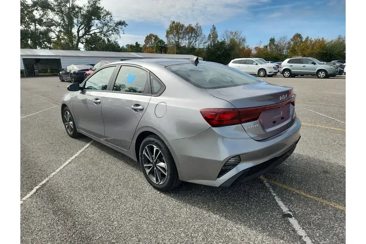$15690 : Kia Forte 2024 LX 4dr Sedan image 3