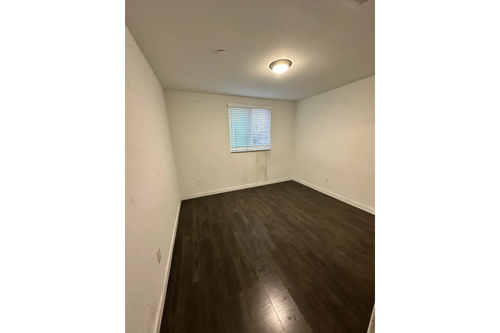 $800 : Cuarto de Renta en Wilmington image 2