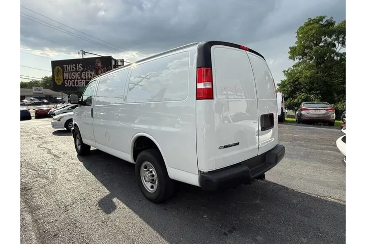 $18995 : 2021 Express 2500 image 8