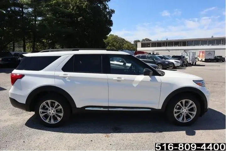 $28947 : Ford Explorer 2022 AWD XLT 4 image 4