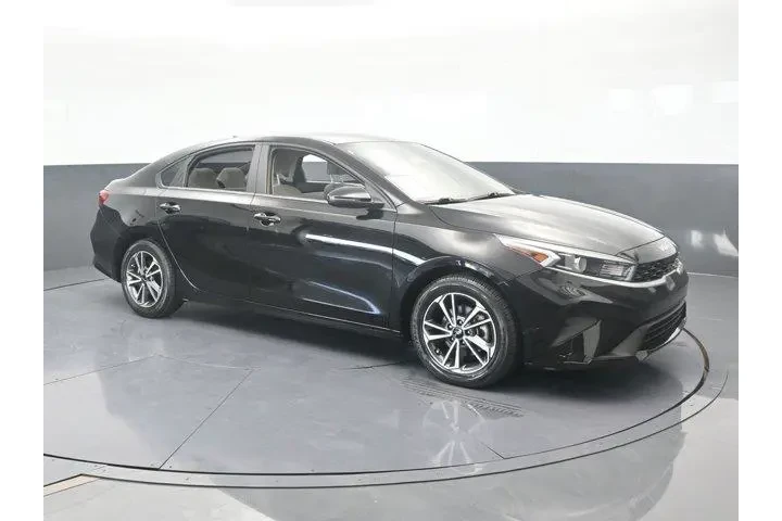 $13995 : Kia Forte 2022 FE 4dr Sedan image 8