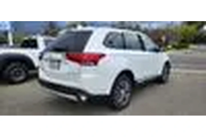 $9995 : 2017 Outlander image 8