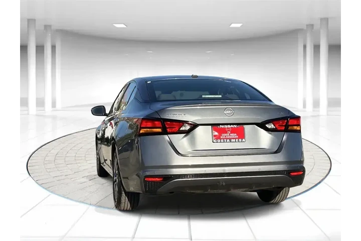 $17033 : Nissan Altima 2023 2.5 SV 4d image 3