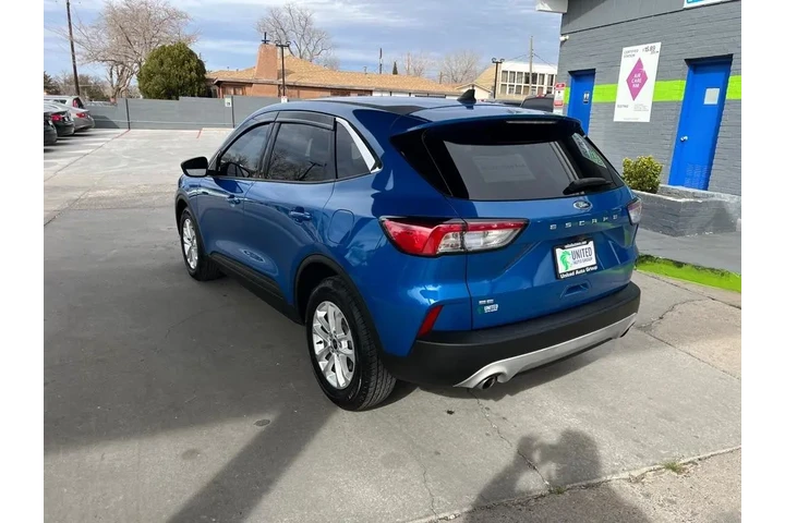 2021 Escape SE image 7