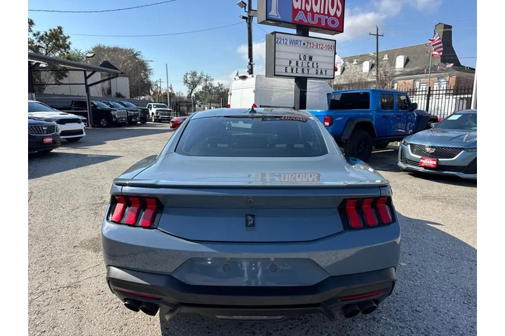 2024 Mustang GT Premium Coupe image 4