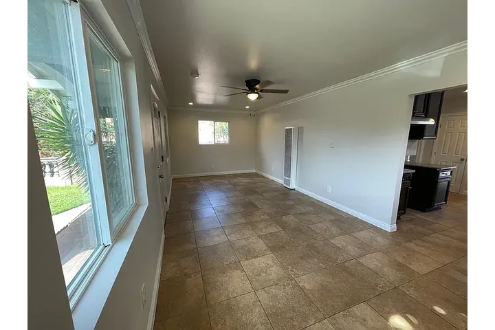 $900 : Two bedroom house in ready ! image 10