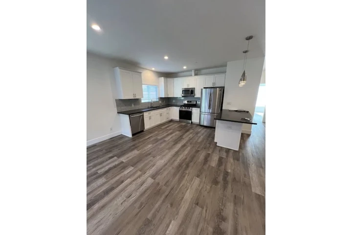 $1955 : 2 Bedroom Apt in W Pico Blvd image 3